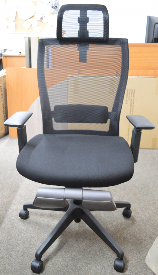 Kancelářská židle M5 celočerná, podpěra nohou šedá, č. AOJ342 gallery main image