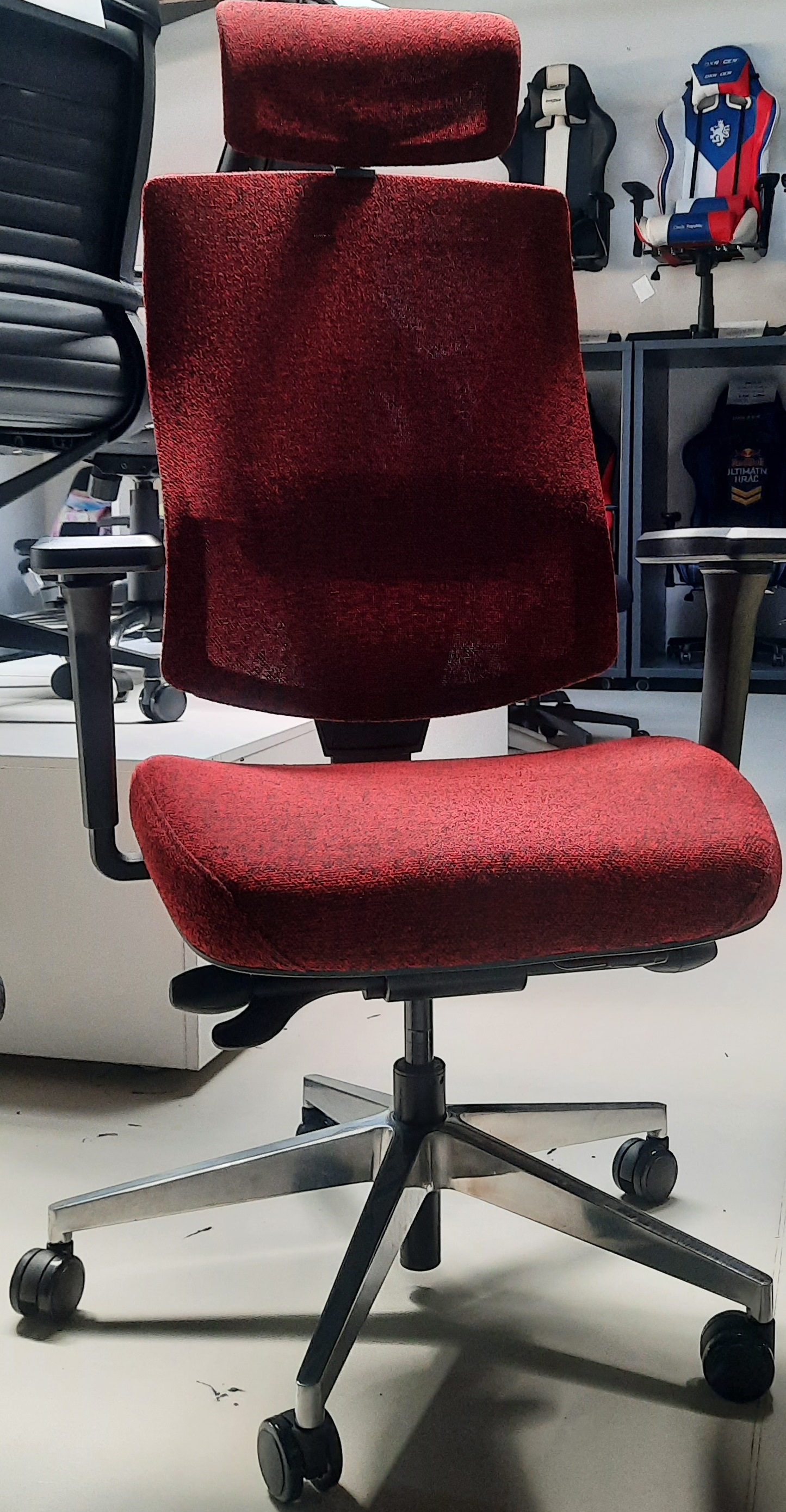 Kancelářská židle OAMA červená
